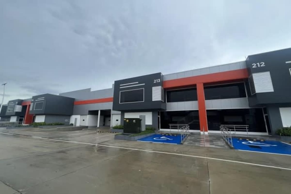 Warehouse & Showroom in Panama Free Trade Zone 748 m²