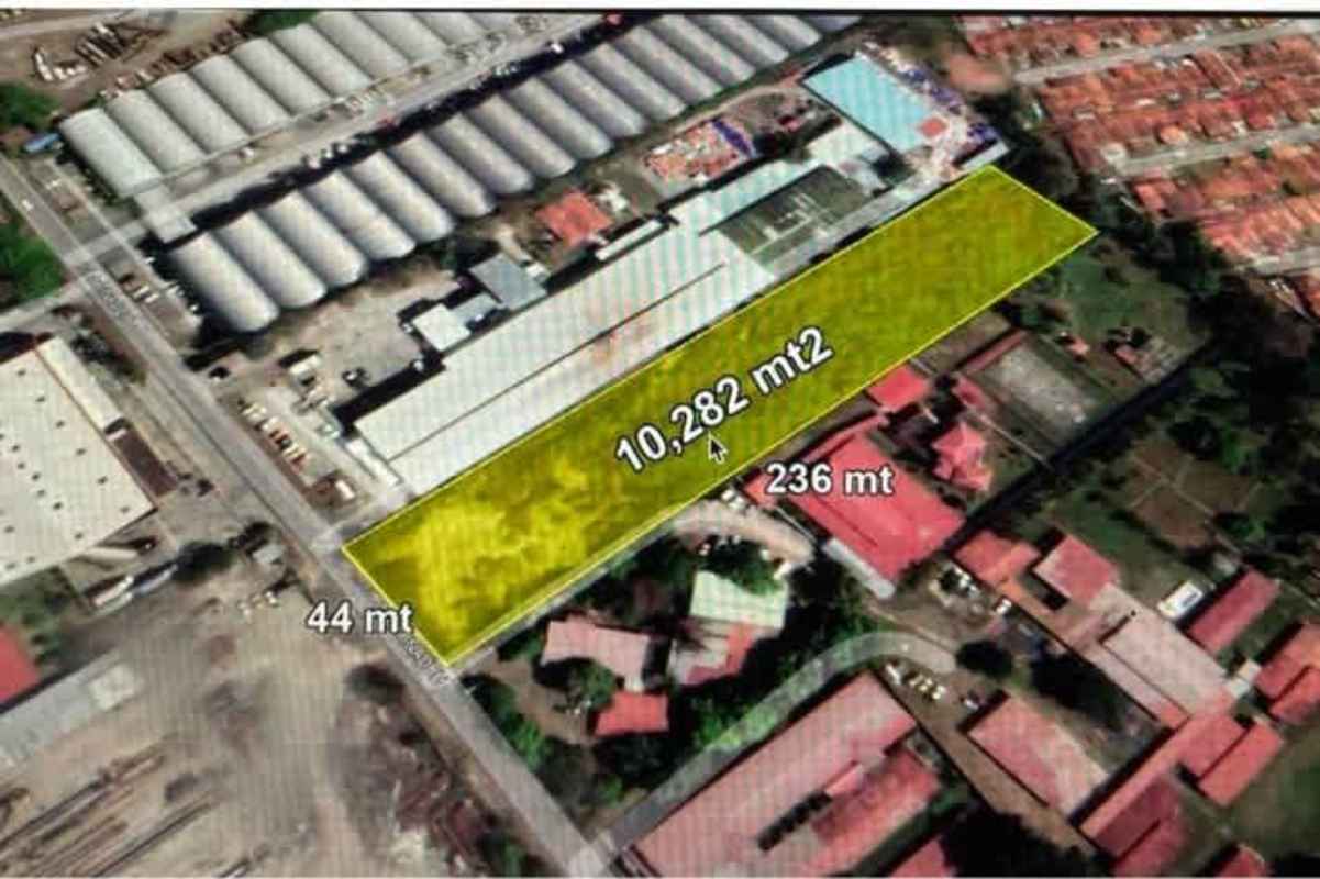 Marked large commercial lot of 10,000m² ready for warehouse development near Tocumen Airport.