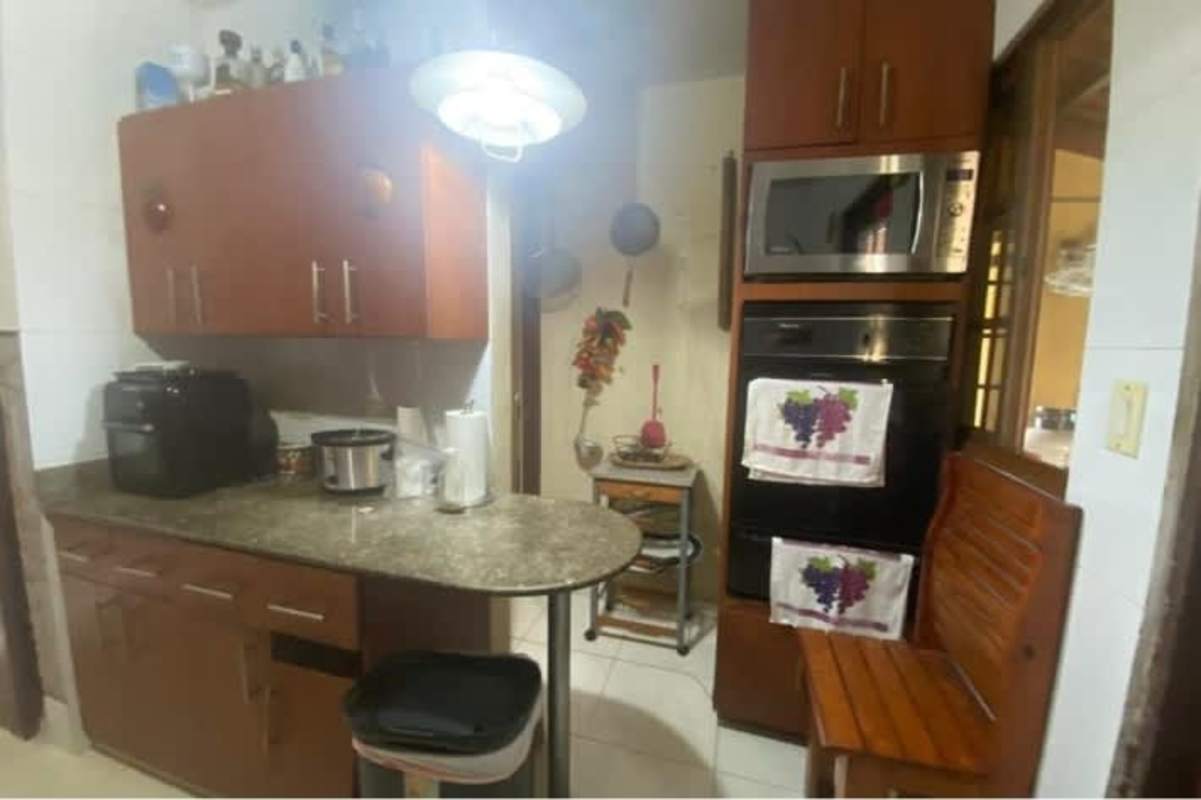 Bright bedroom with tile floors, two windows and AC Las Cumbres Panama