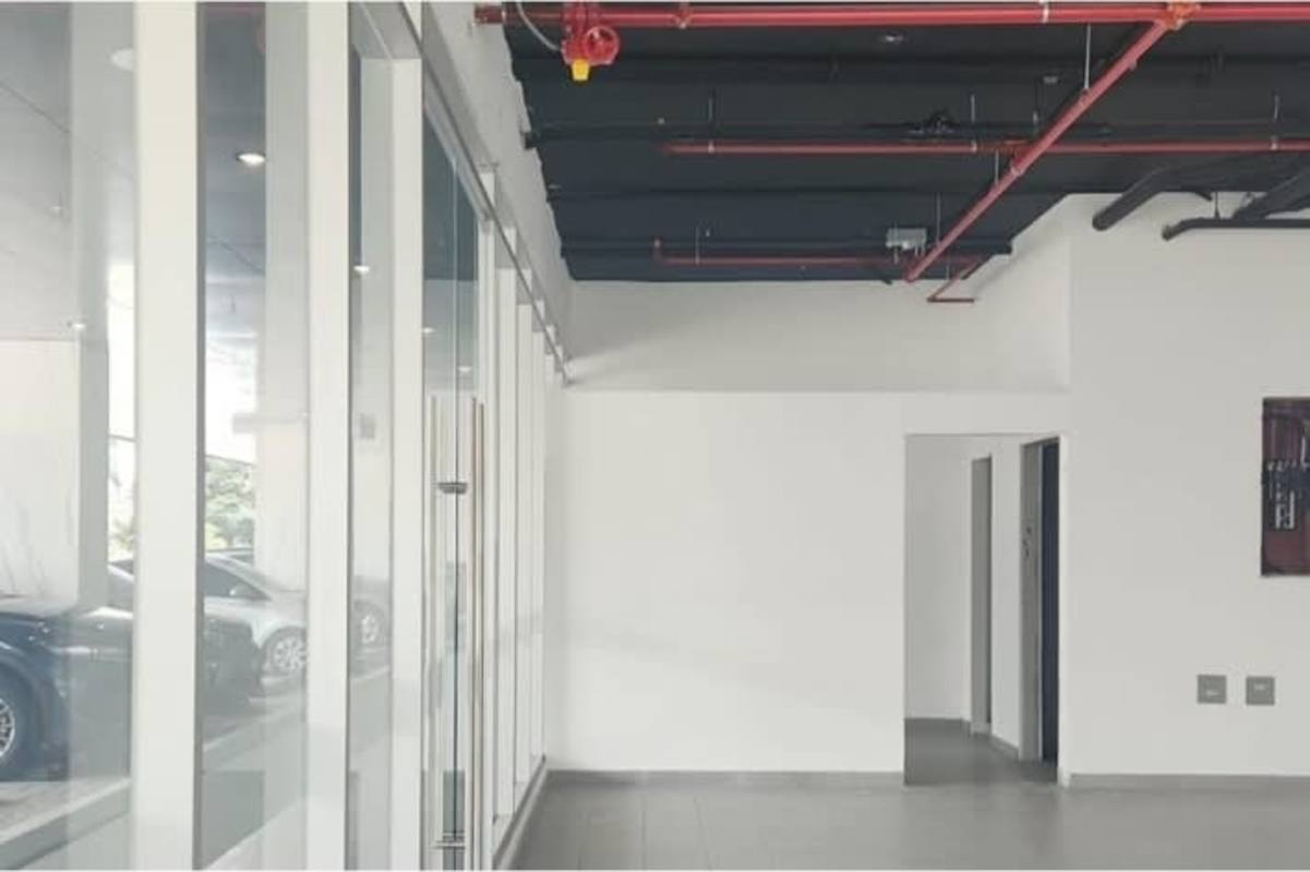 Street level glass storefront entry of commercial space for rent on Vía España Panama