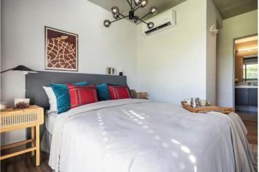 Outdoor swimming pool with sun deck at PH CENTRIQO Panama Pacifico