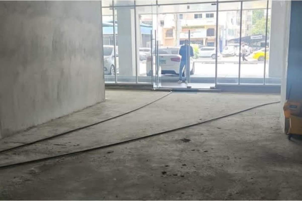 Concrete retail or office shell with unfinished walls and wiring PH Park Square Vía España Panama