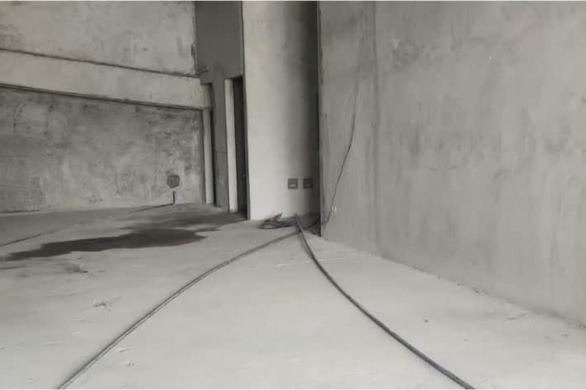 Empty shell commercial unit with concrete walls and floor PH Park Square Panama ready for customization