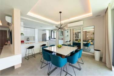 Spacious master bedroom featuring walk-in closet and ensuite bath in Panama Pacifico home