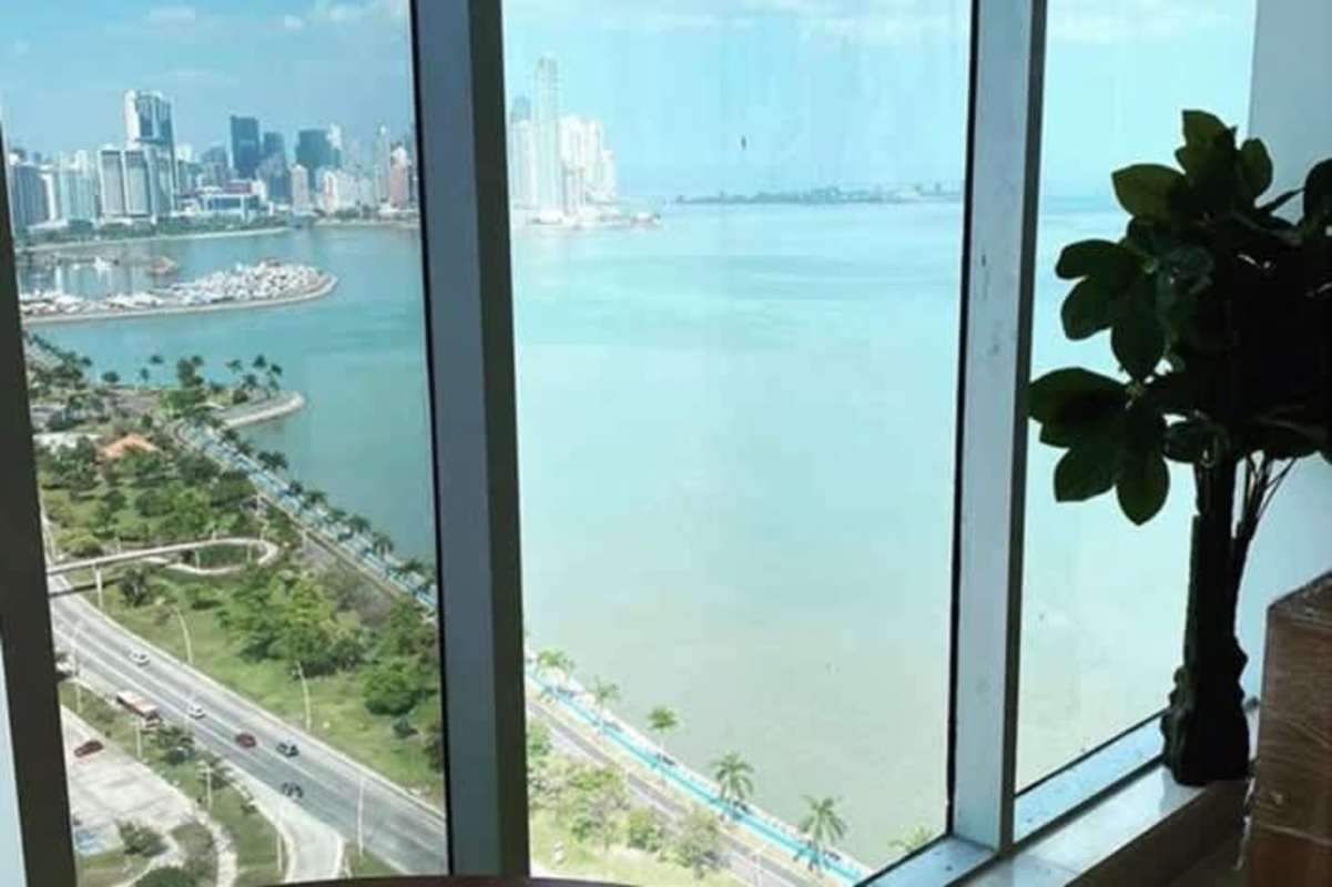 Modern office interior with panoramic city skyline view at Torre Balboa Office Center Panama