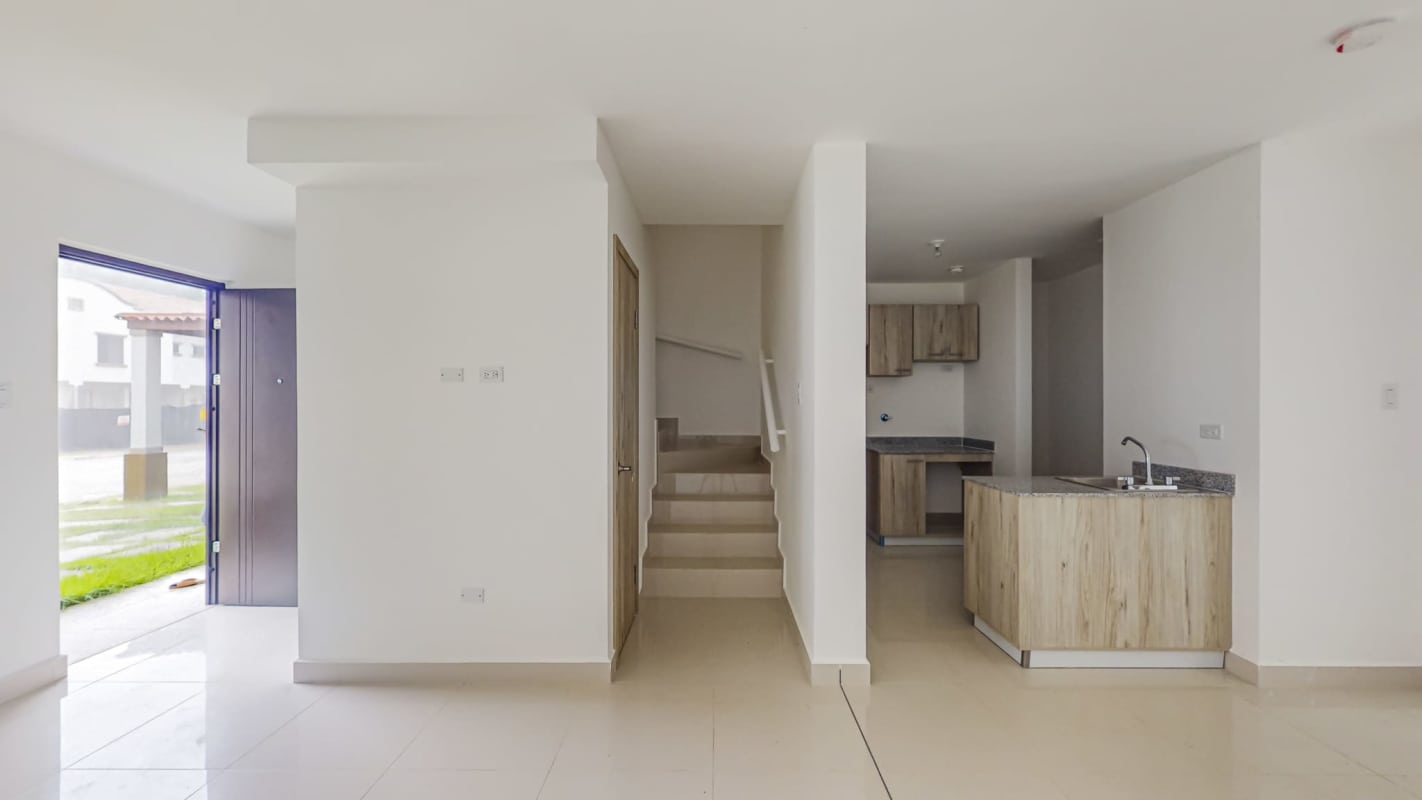 Bright master bedroom with garden views and large windows in PH La Reserva Villa Zaita Panama