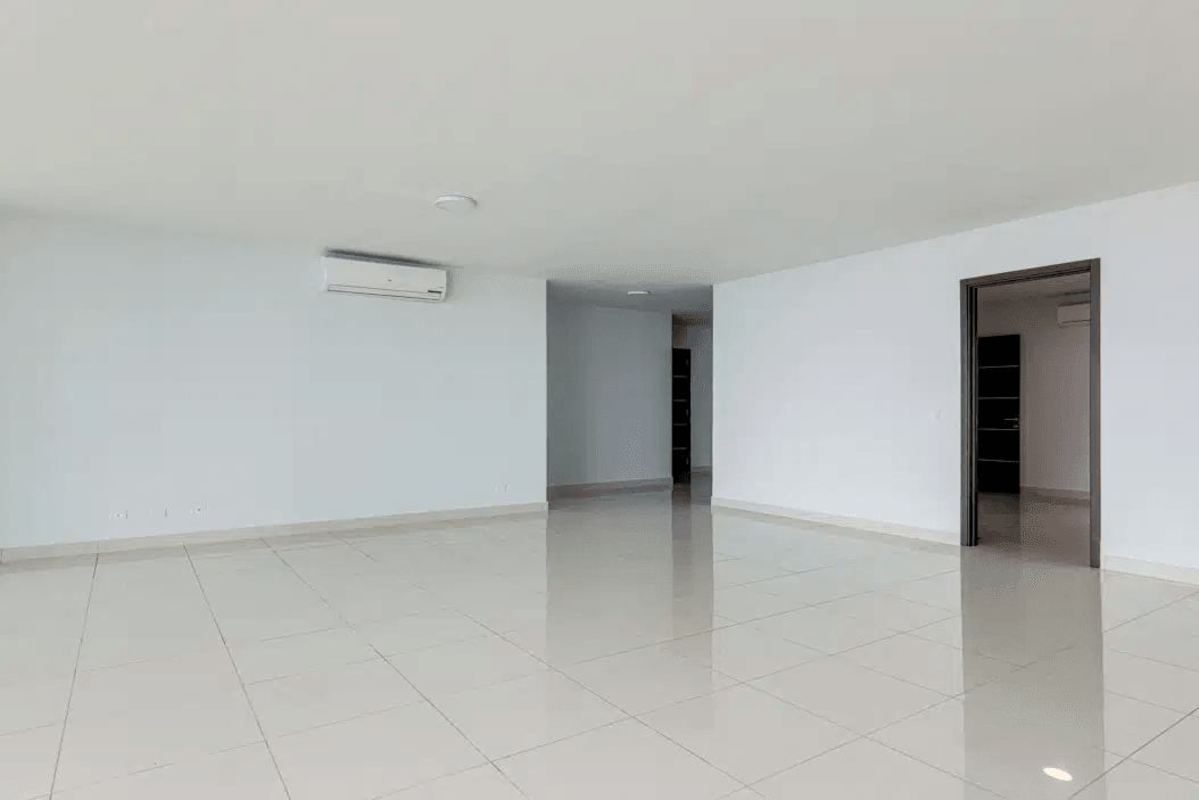 Large bathroom with bathtub panoramic window city view at PH Allure Panama