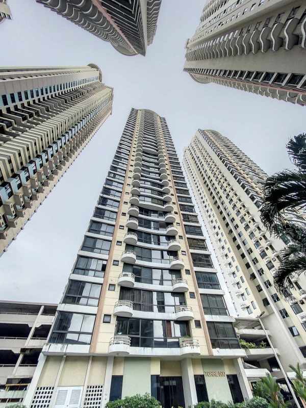 Multiple high-rise towers with contemporary facade in PH San Francisco Bay Panama