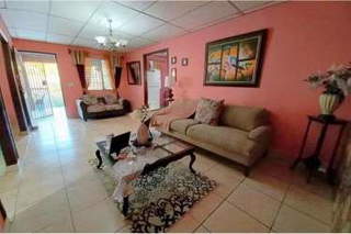 House for Commercial Use for Sale in Barrio Colón - 3 bedrooms