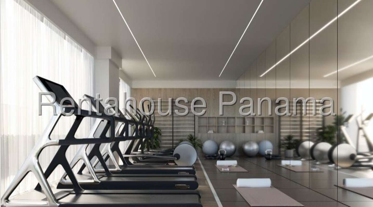 Panoramic rooftop with saline pool, lounge zone and skyline views at PH Kyte Obarrio Panama