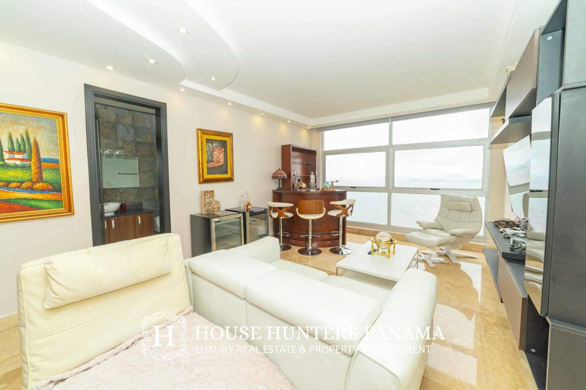 Contemporary kitchen granite countertops stainless appliances luxury condo Panama