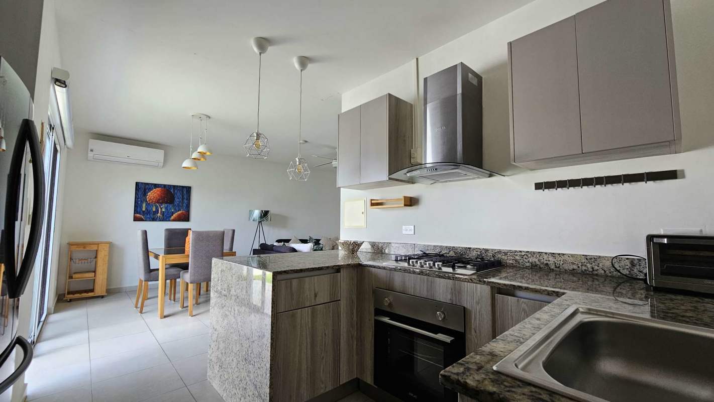 3BR Modern House with Terrace & Pool in Costa Sur