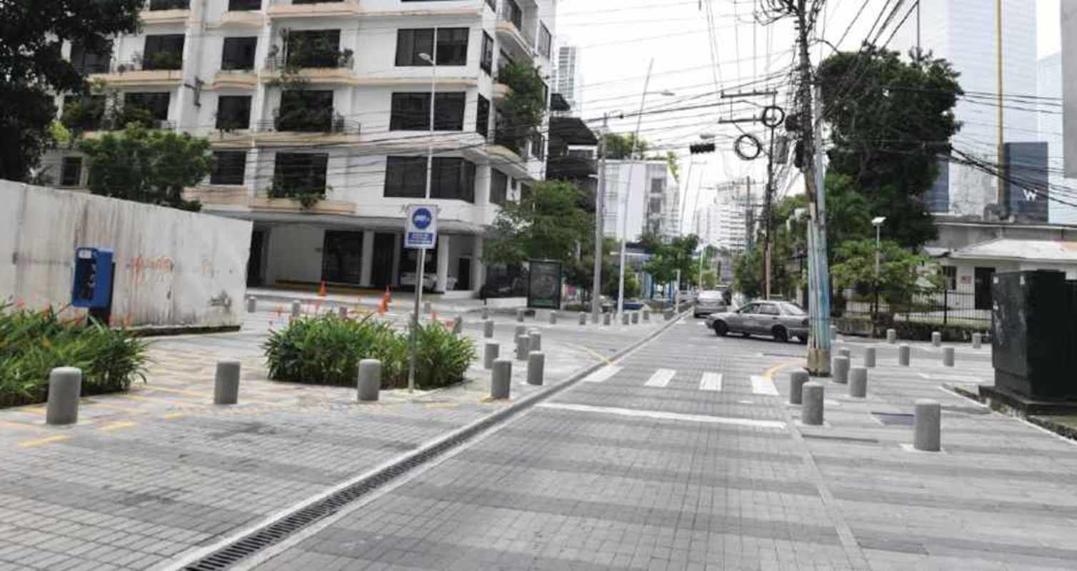 Nearby high-rise buildings and commercial area view around Calle Uruguay commercial lot Panama City