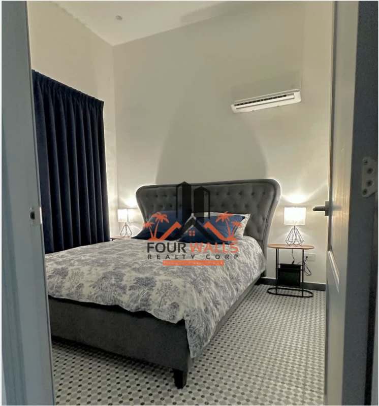 Guest bedroom with double bed, AC and colonial window PH La Quinta Casco Viejo Panama