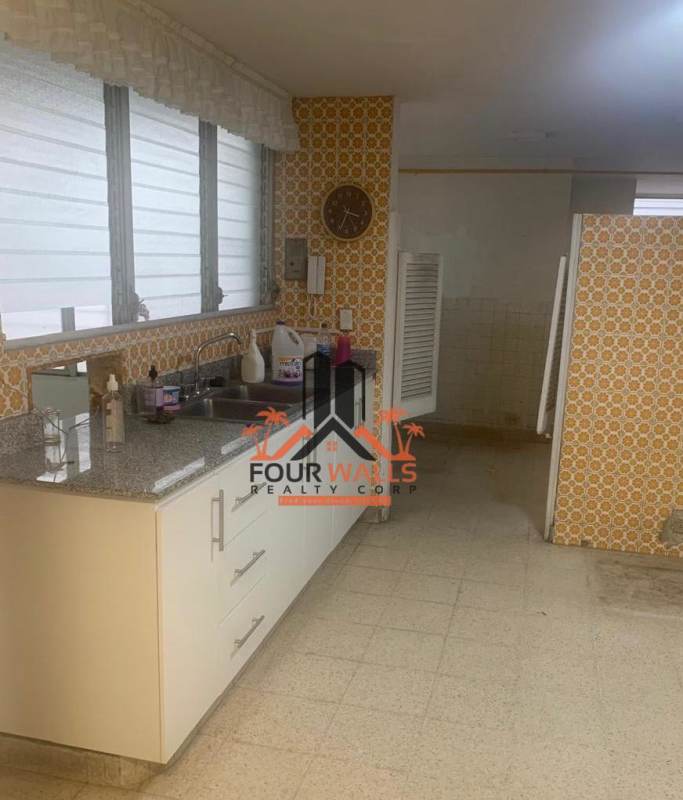 Bathroom with double sink vanity and large mirror in PH Fiesta Obarrio