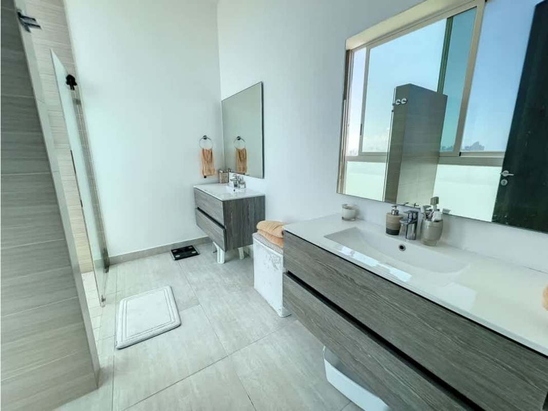 Kitchen with granite countertops, stainless appliances, large refrigerator PH Asia Panama