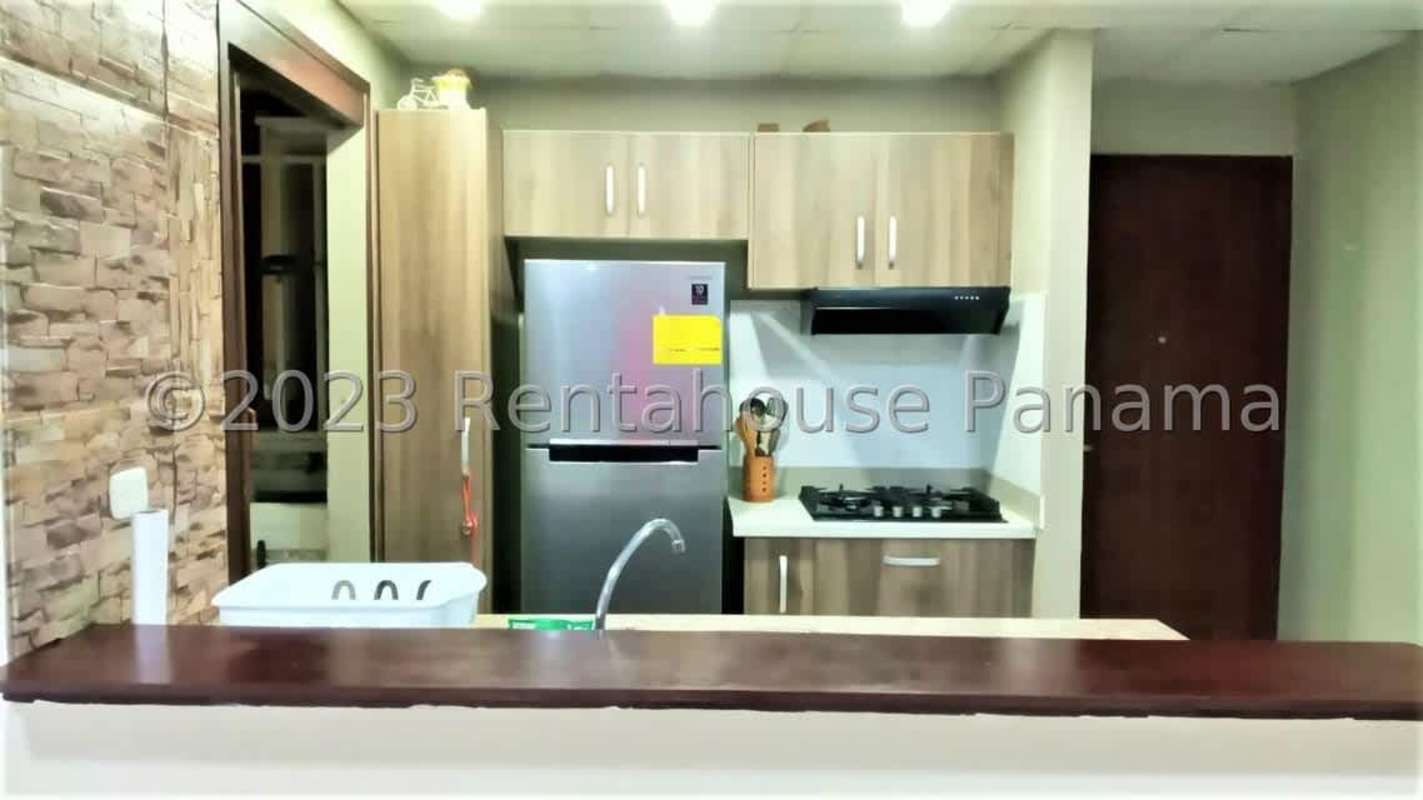 Bedroom with AC, ceiling fan and window in PH Danli Río Abajo Panama City