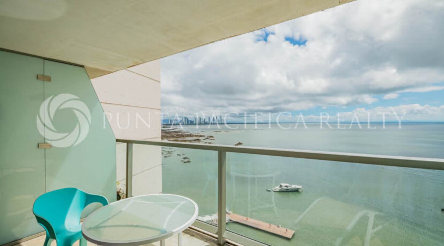 Spacious bathroom with marble double sink vanity, bathtub and shower in The Ocean Club studio Panama