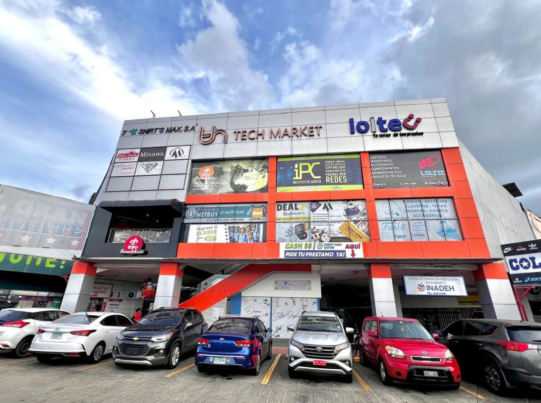 Modern empty commercial space with tiled floors, glass walls, bright lights at Tech Market Plaza Panama