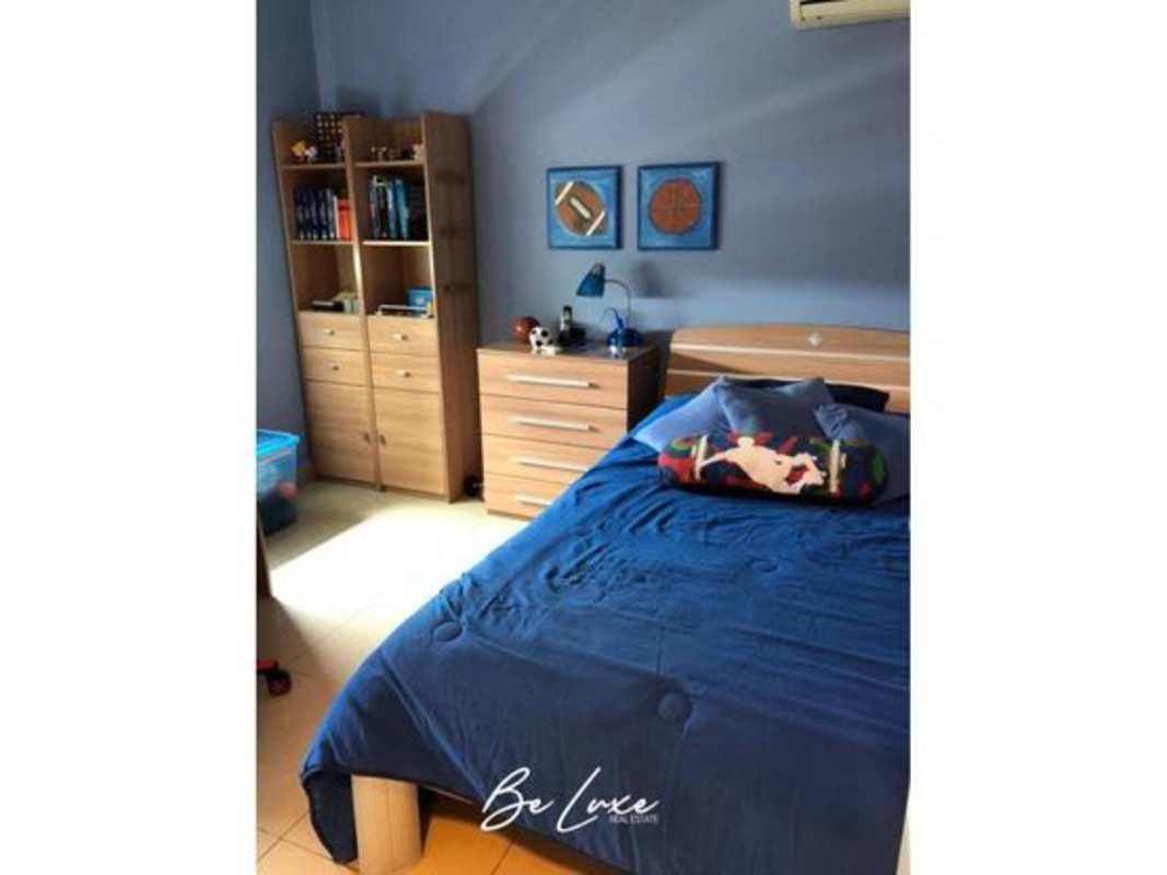 Covered terrace with dining set and swimming pool view in Bethania Panama house