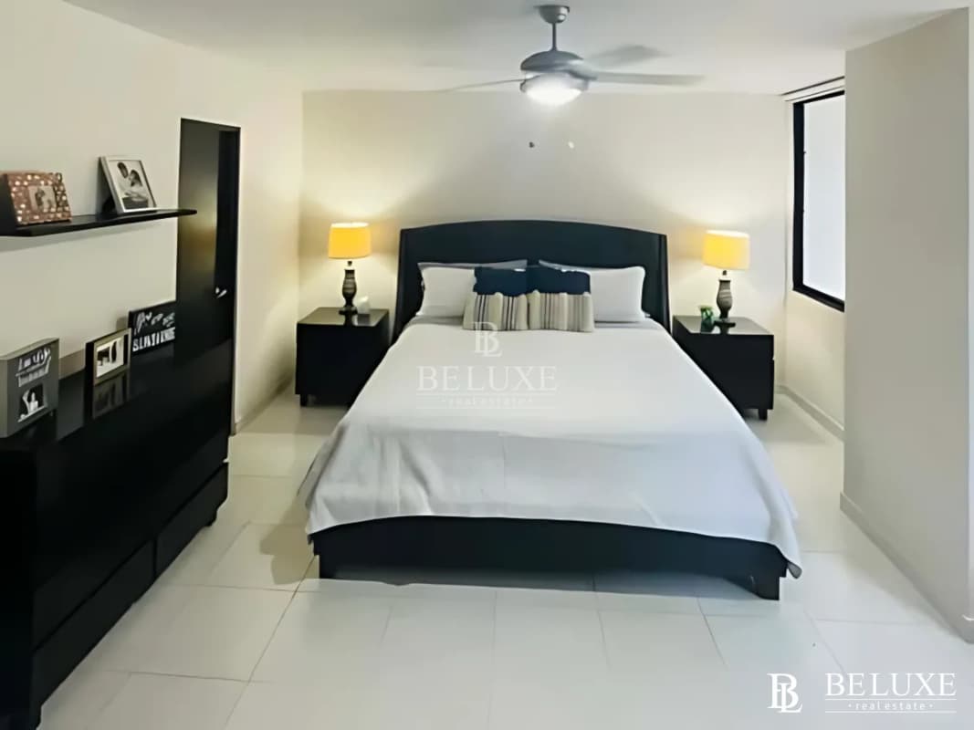 Kitchen with granite countertops, stainless appliances, wooden cabinets PH Brisas Obarrio Obarrio Panama