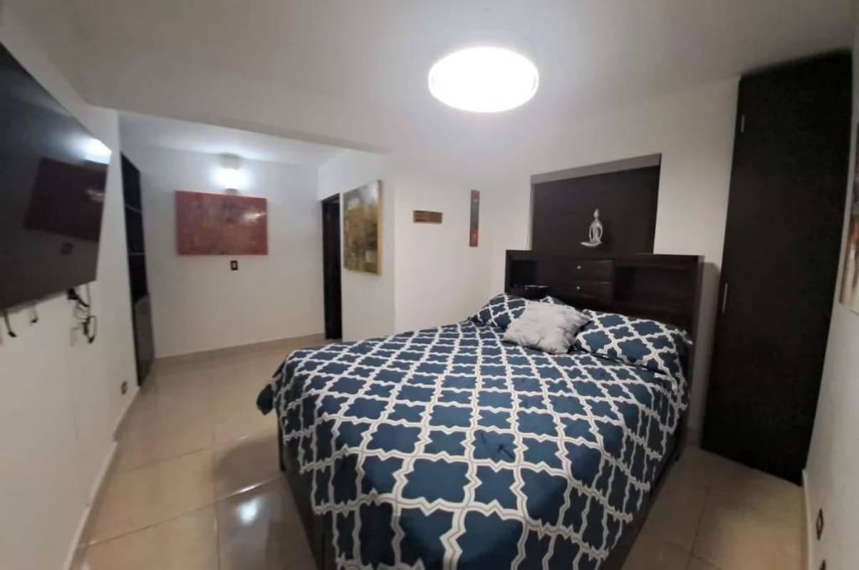 Contemporary bedroom décor with closet wall TV PH Versalles Don Bosco Panama City