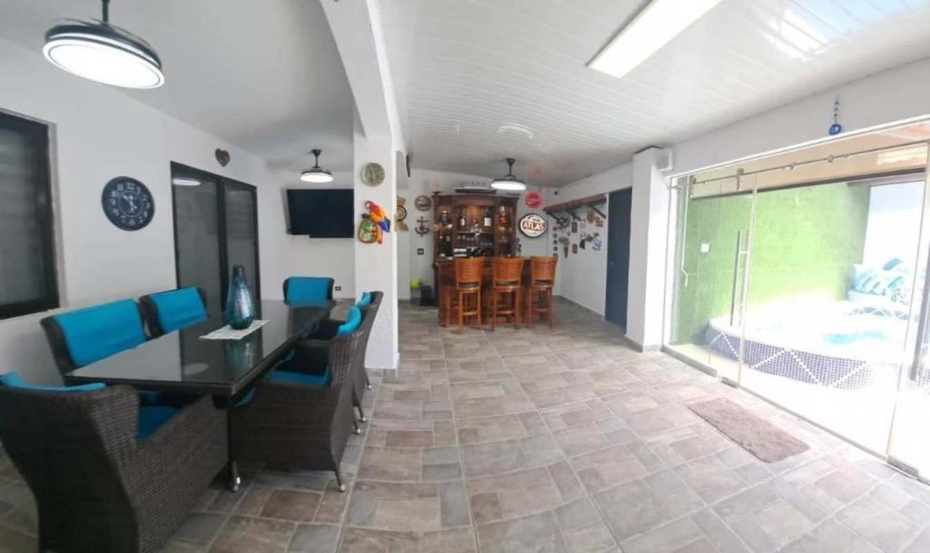 Carport space tiled floor covered parking PH Versalles Panama City Don Bosco