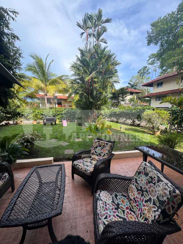 Private patio with outdoor seating and garden PH Albrook Park Panama