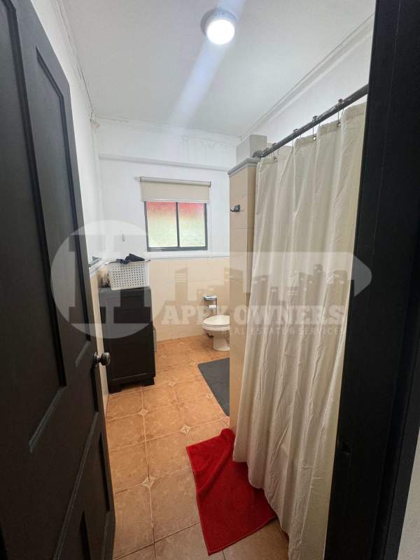 Bathroom with vanity and glass enclosed shower in PH Albrook Park Panama