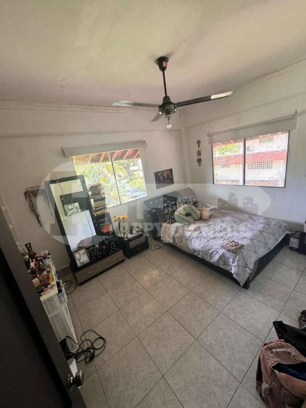 Bedroom with tile flooring, ample windows, and ceiling fan in PH Albrook Park Panama