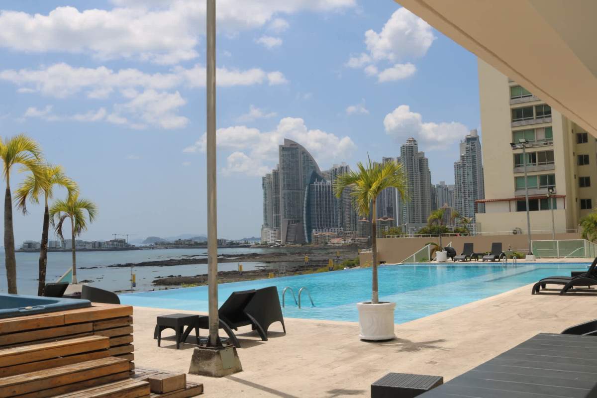 Luxurious oceanfront infinity pool with skyline views PH Terramar San Francisco Panama