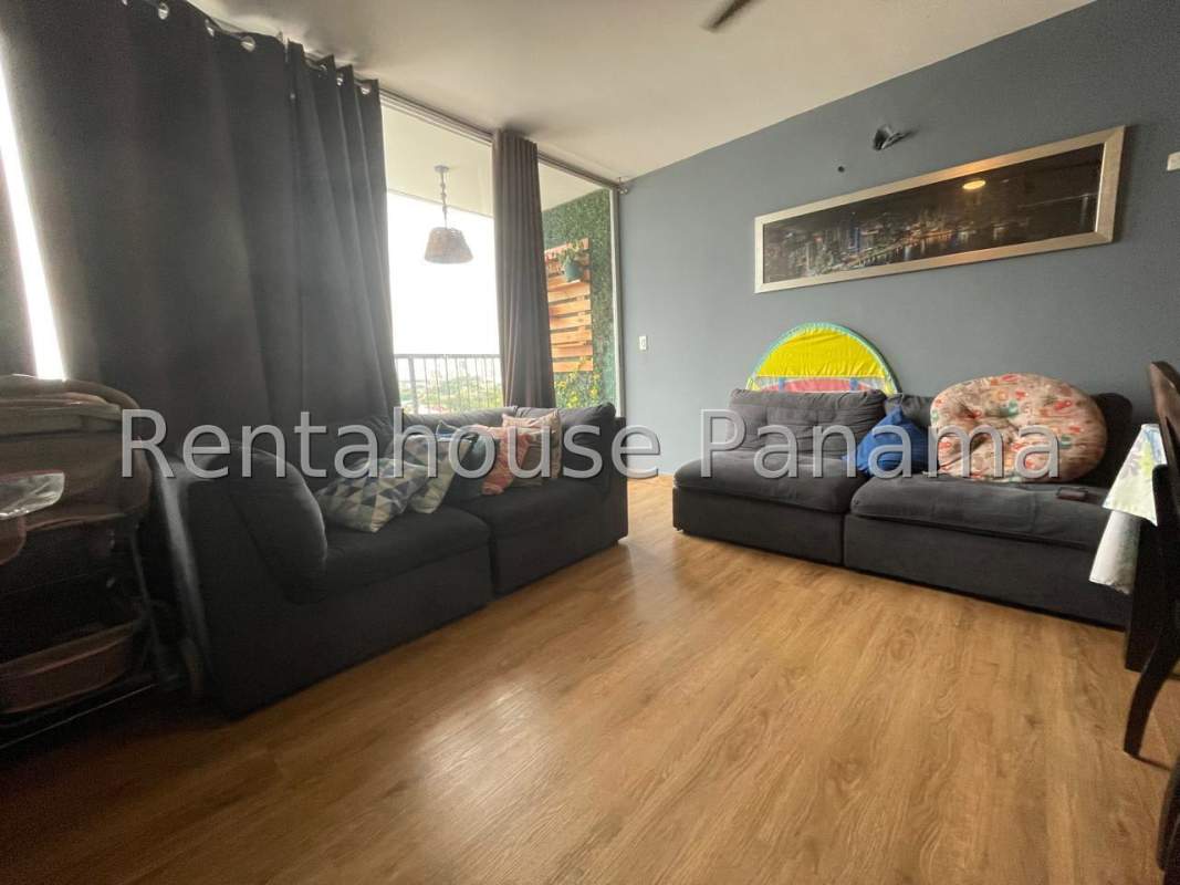 Rooftop pool with jacuzzi and lounge chairs overlooking Panama City in PH Lefevre 75