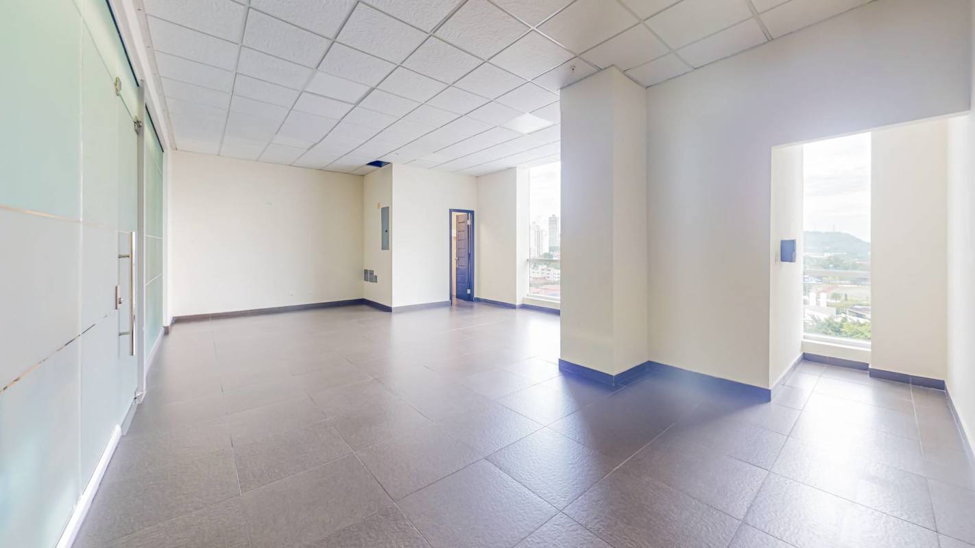 Vacant bright office with large windows, tile floors, natural light in Edison Park Panama
