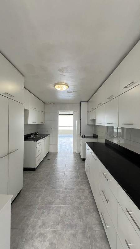 Modern bathroom with granite countertop and glass shower enclosure PH BICSA Financial Center Panama