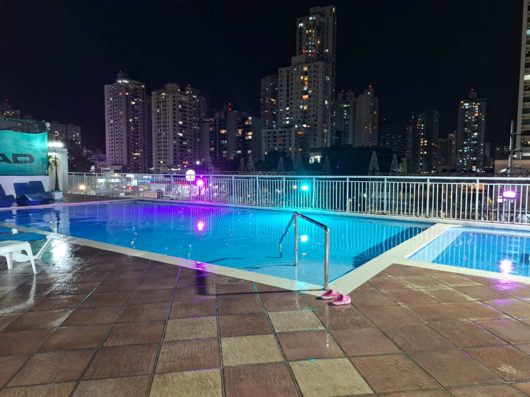 Contemporary bathroom with glass shower PH San Francisco Bay Panama City