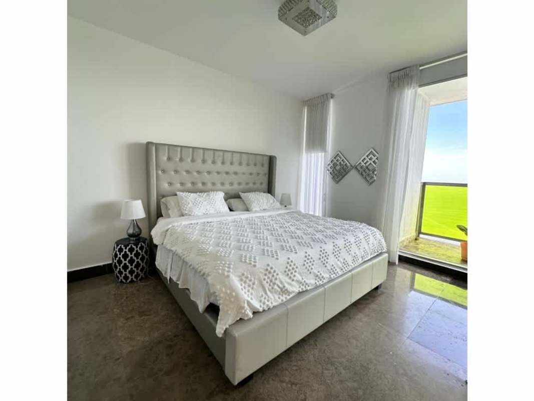 Minimalist bedroom design with floor-to-ceiling window, luxury condo Avenida Balboa Panama