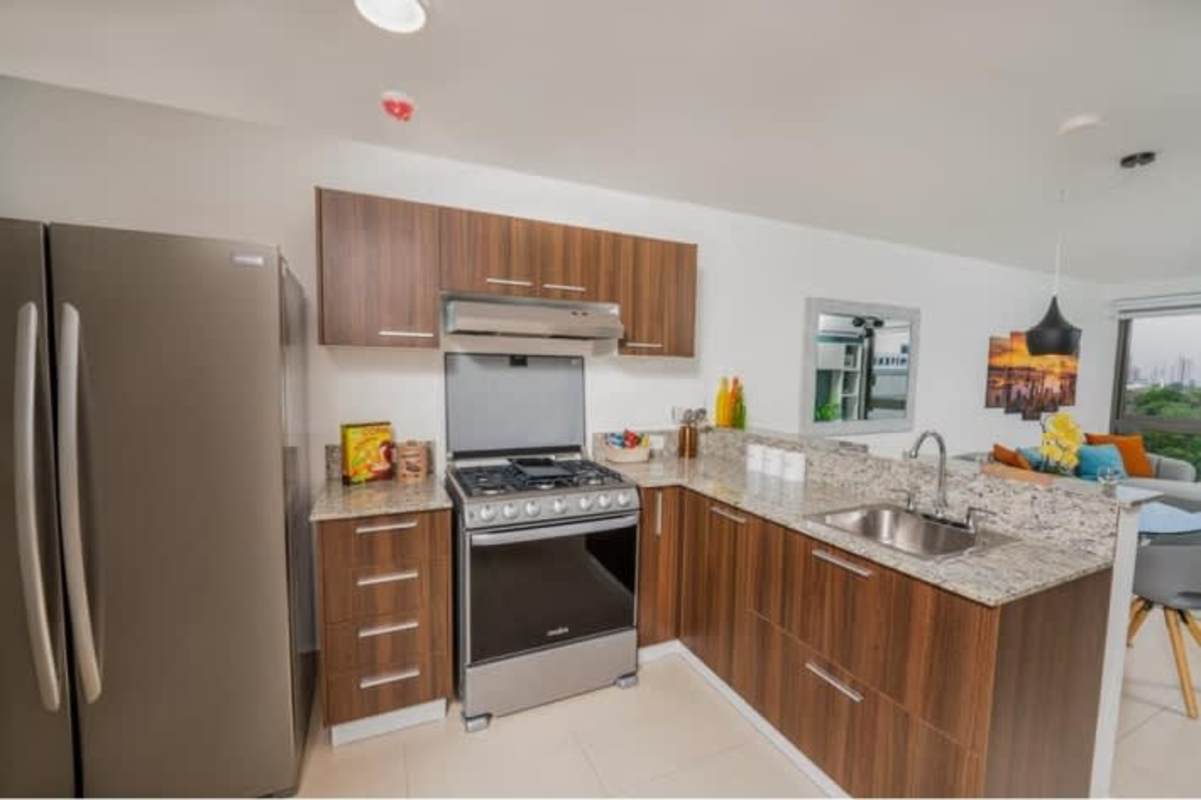 Living area with access to balcony in Altavista Tower Betania apartment