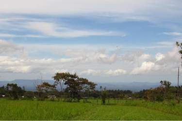 Countryside lot in Chiriquí with mountain views and partly cloudy skies