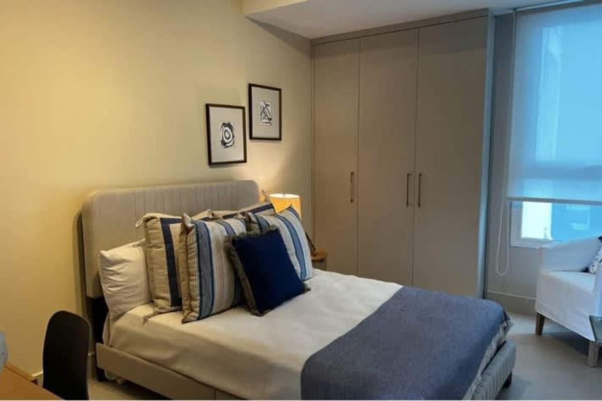 Contemporary lobby with palm landscaping at Riviera del Golf condo Coco del Mar Panama