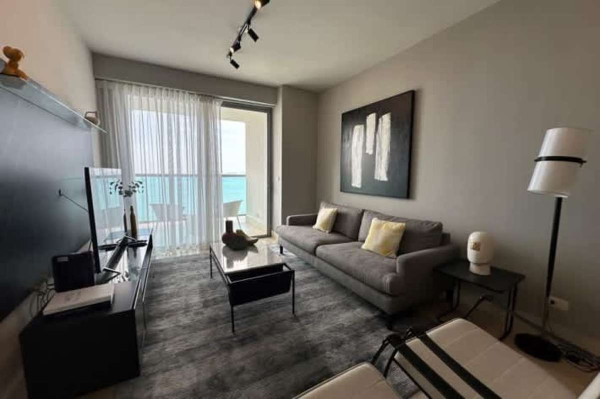 Master suite with panoramic views, elegant furnishings, Yoo Panama Avenida Balboa