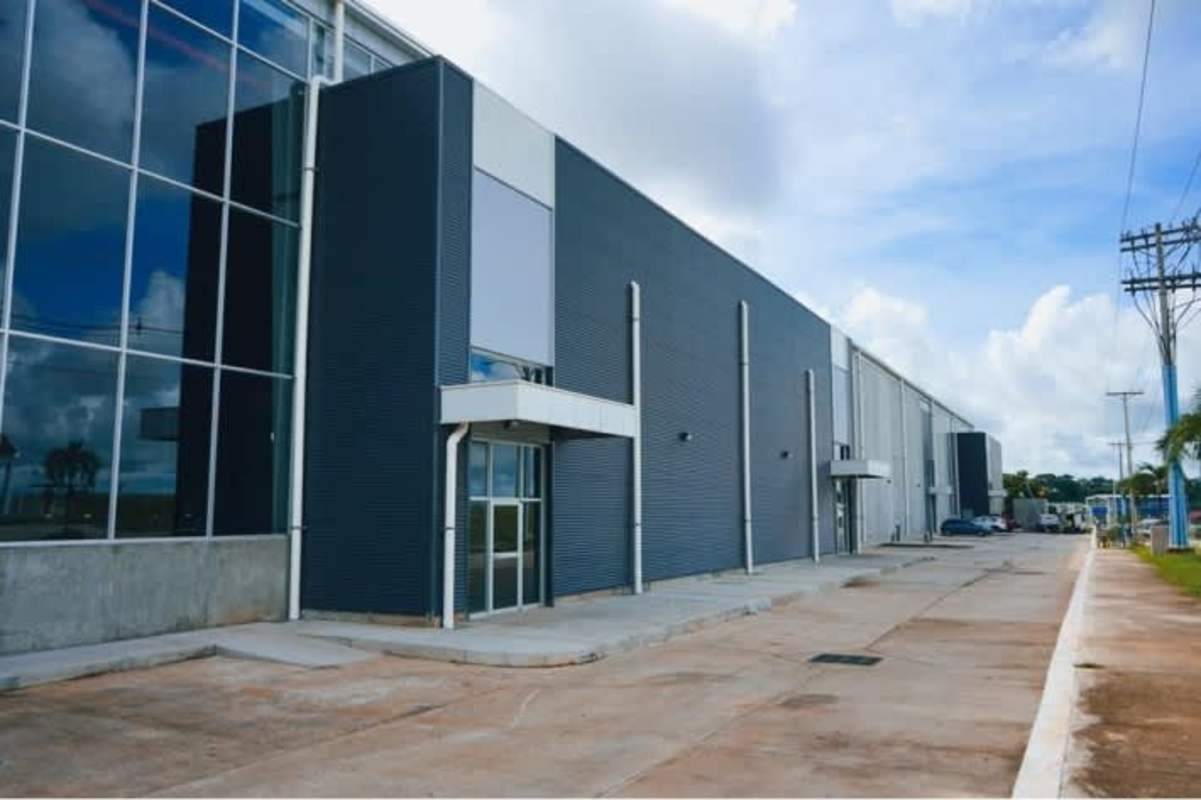 Controlled entrance with security canopy and landscaped surroundings at Panama Logistics Park Panama