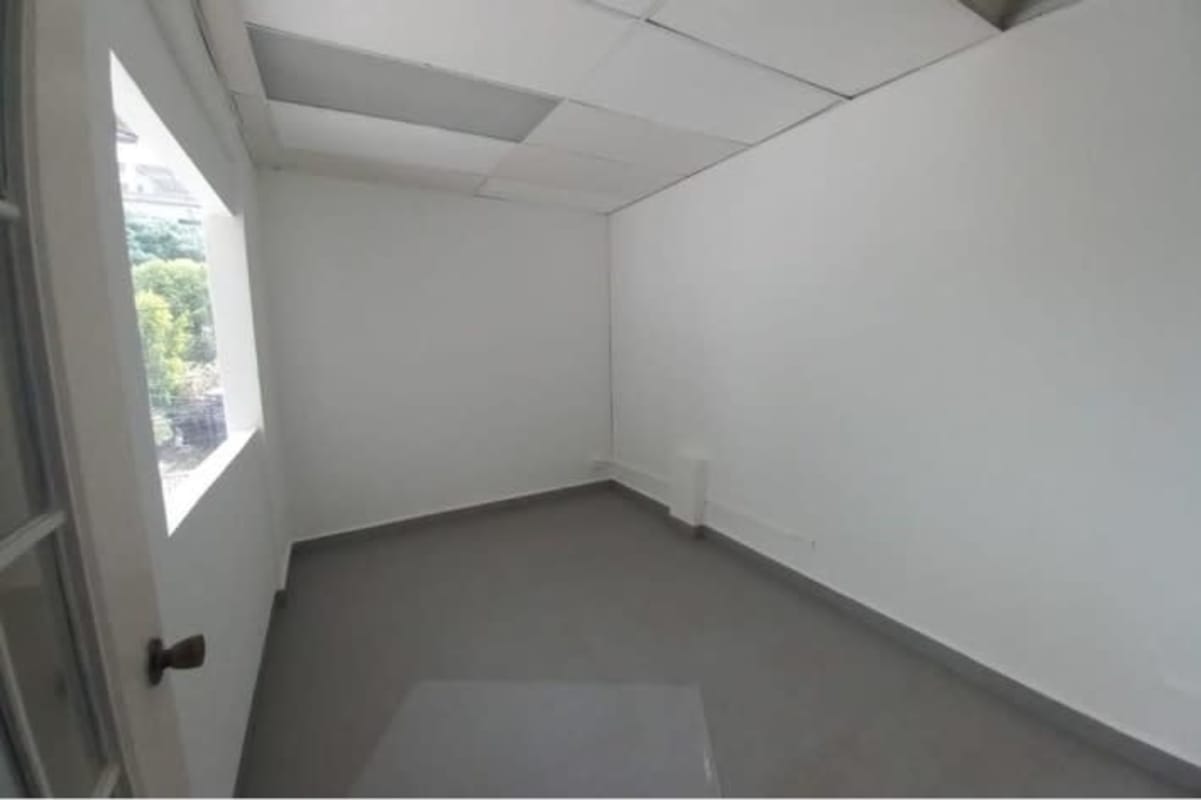 Private glass wall office in PH BICSA Financial Center Calle 50 Panama