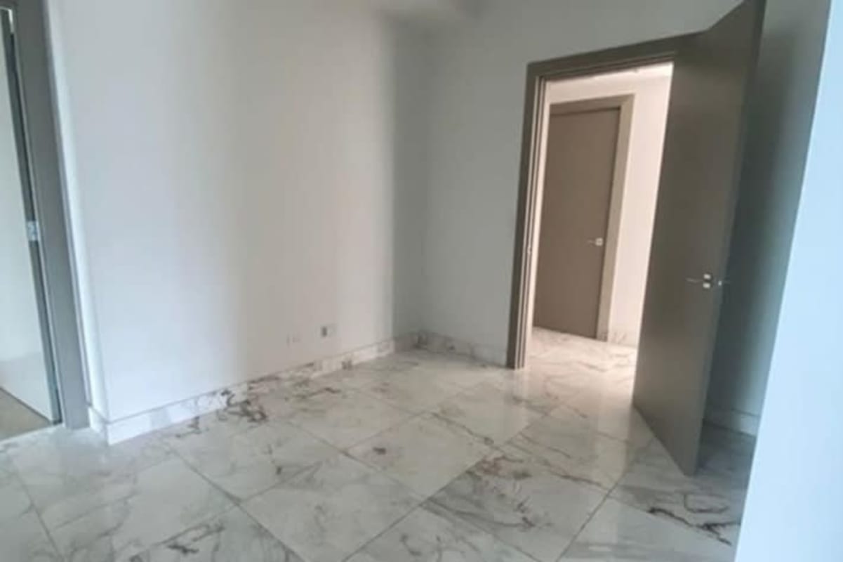 Bright secondary bedroom with ensuite bathroom Costa del Este Panama City