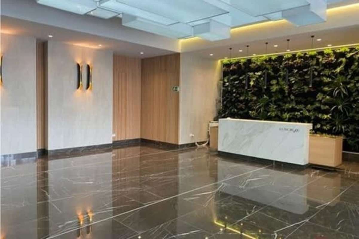 Bright open-plan living and dining room with city views in apartment PH Luxor 400 El Cangrejo Panama