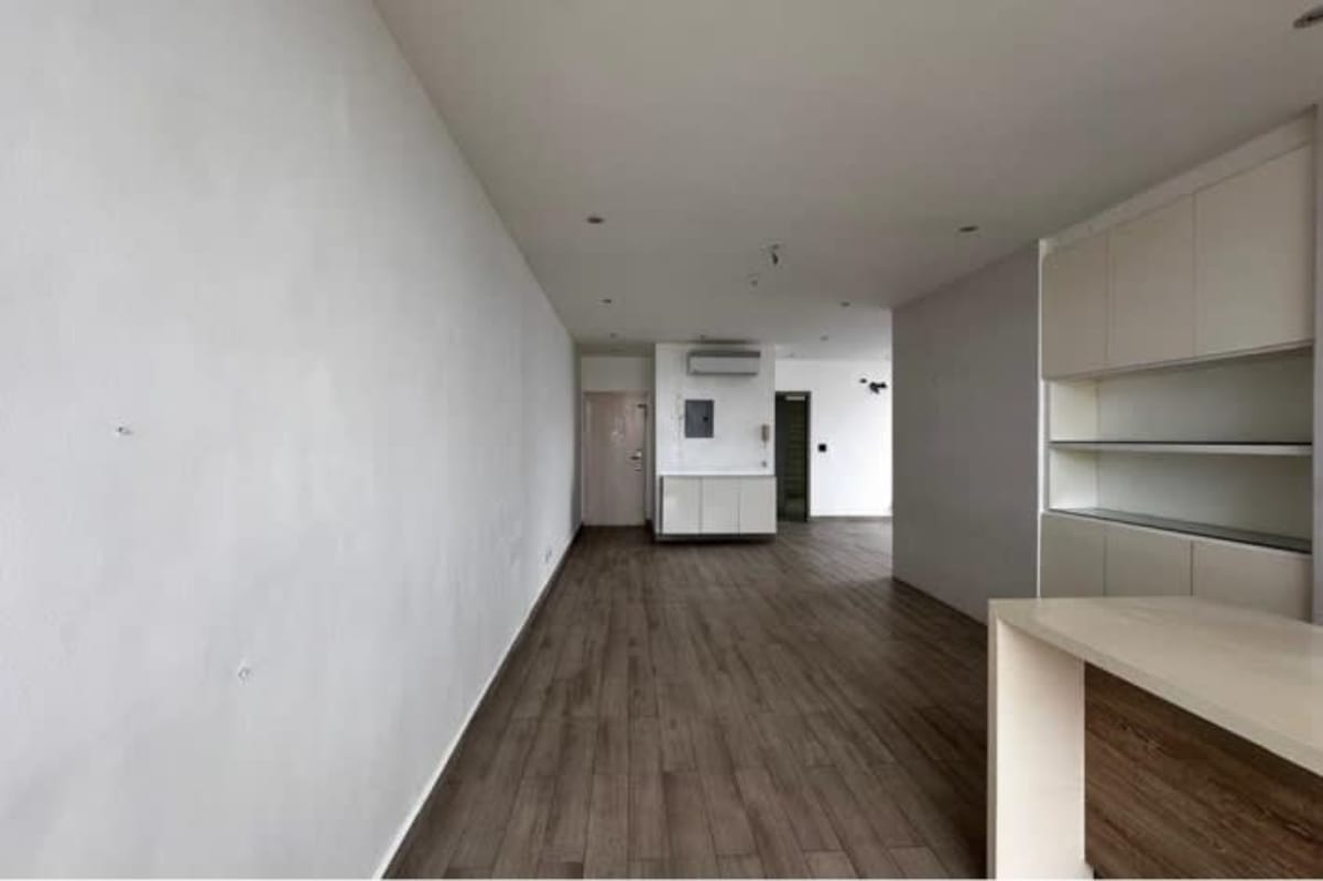 Bedroom with built-in closet and large window city views PH San Francisco Bay Panama