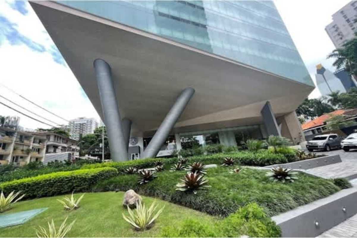Infinity swimming pool on outdoor terrace overlooking Panama Bay and skyline at Costanera Panama