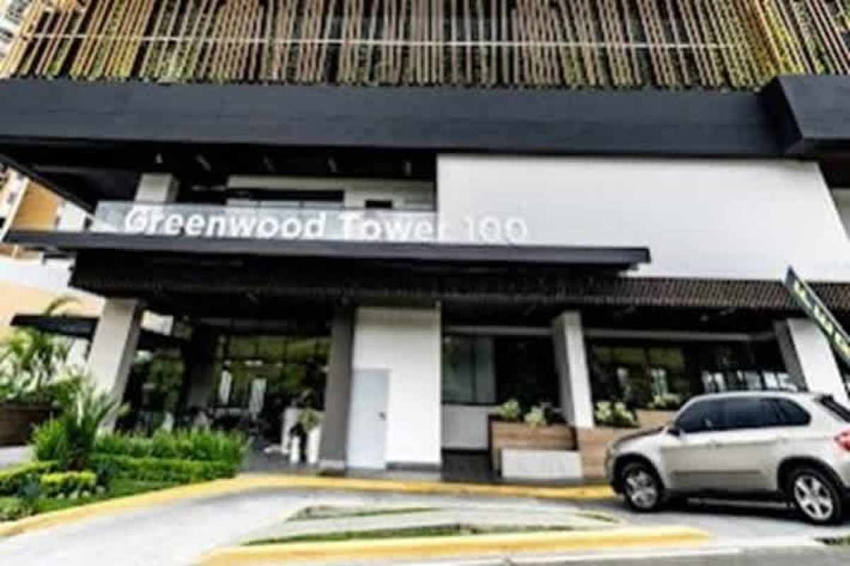 Contemporary 2BR Apartment with Balcony PH Greenwood Towers