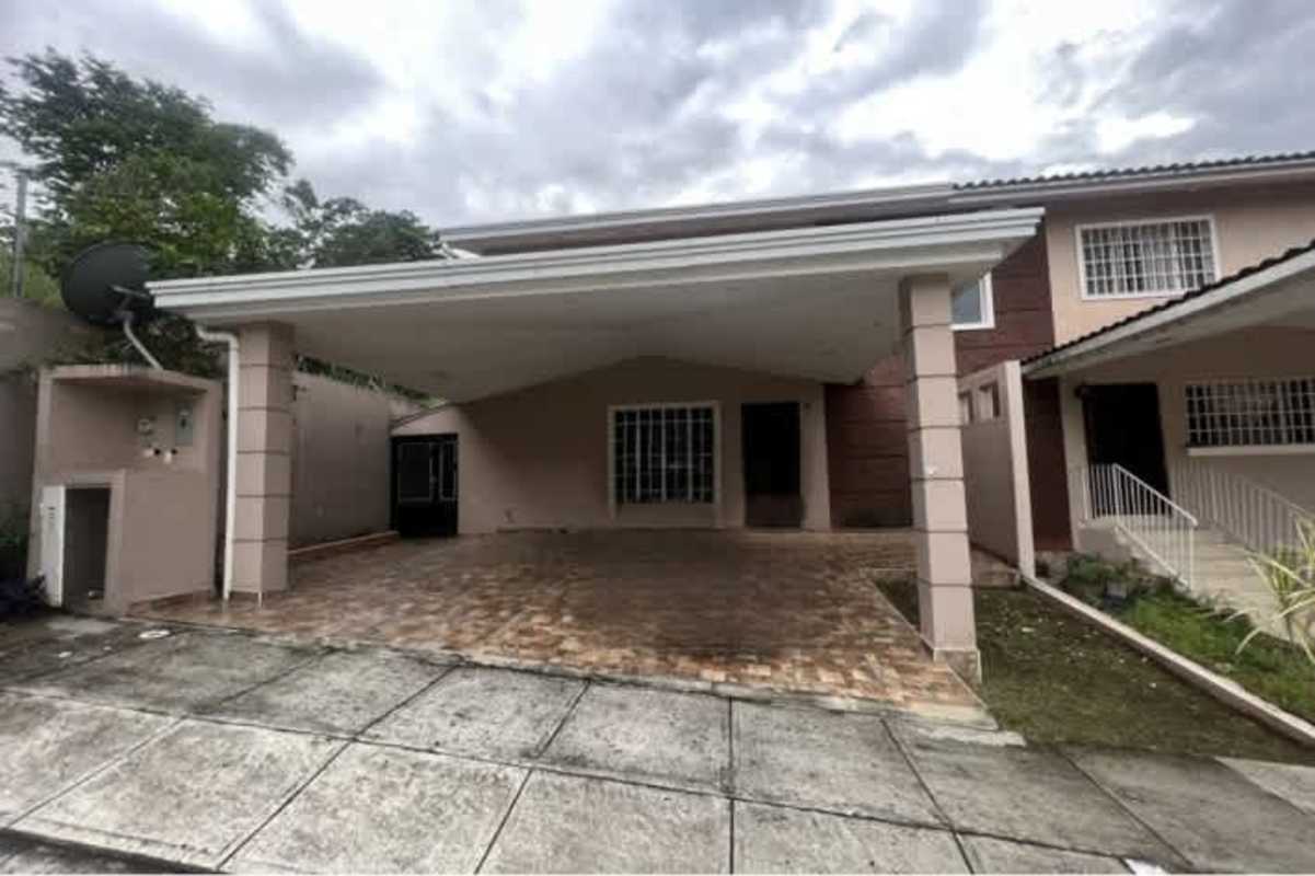 Open living room with tile floors and natural light PH Villa Tiber Panama