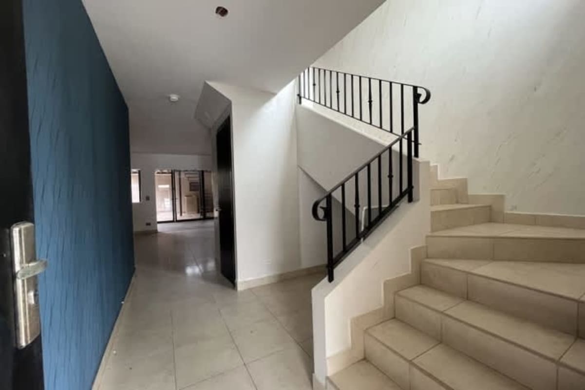 Spacious entry and modern staircase inside house PH Villa Tiber Panama