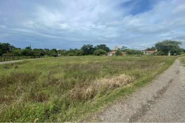 Vacant lot corner with access roads inside Coronado Panama beach community
